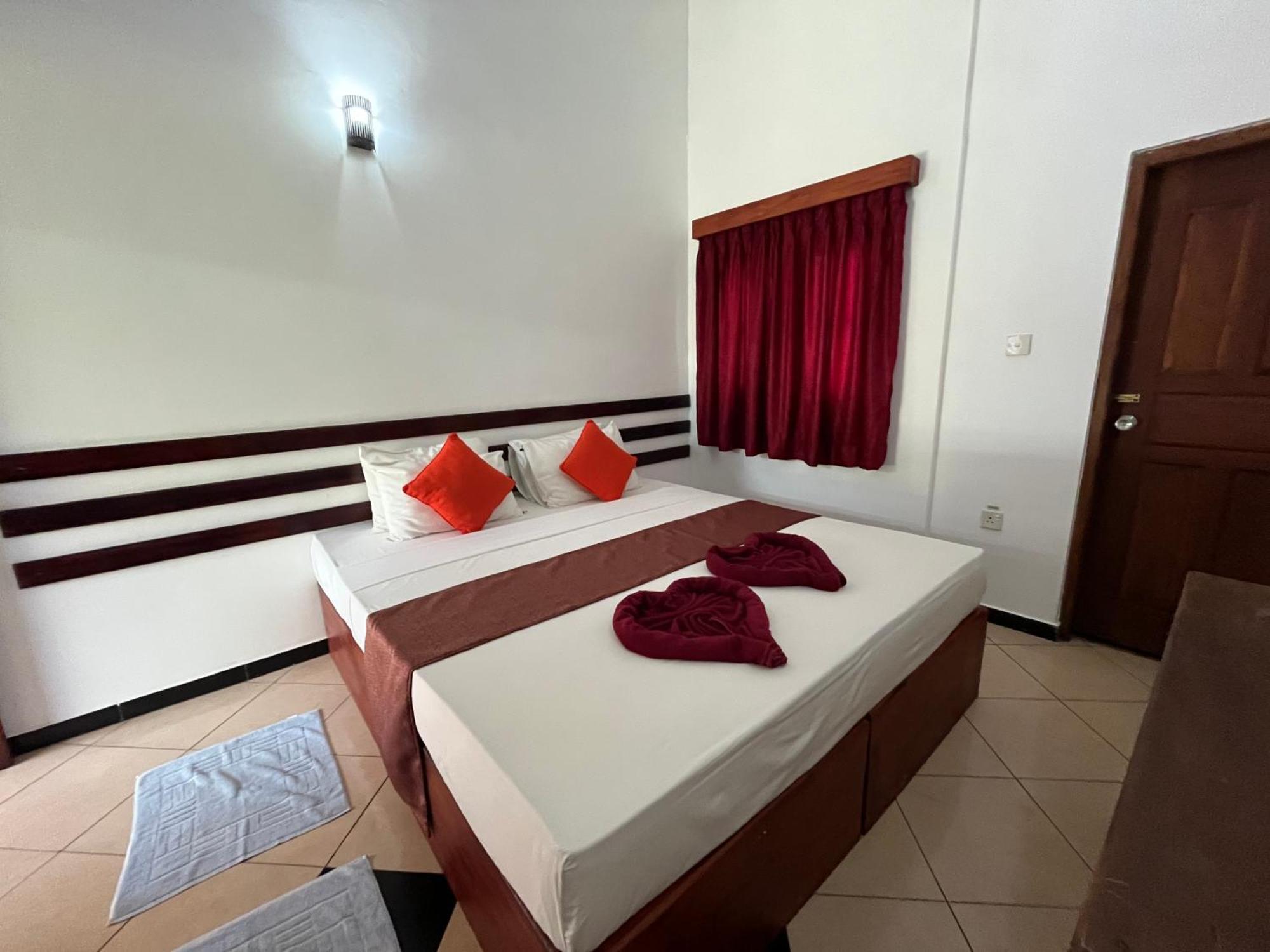 Sundowners Guesthouse هيكادوفا الغرفة الصورة