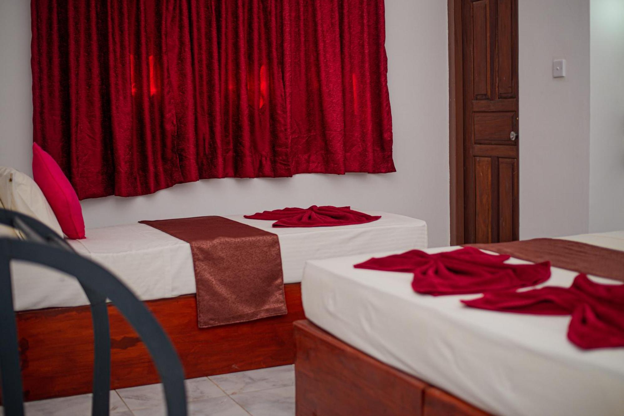 Sundowners Guesthouse هيكادوفا الغرفة الصورة