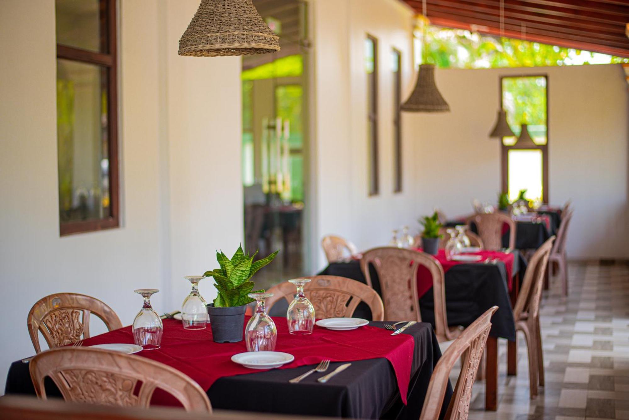 Sundowners Guesthouse هيكادوفا المظهر الخارجي الصورة