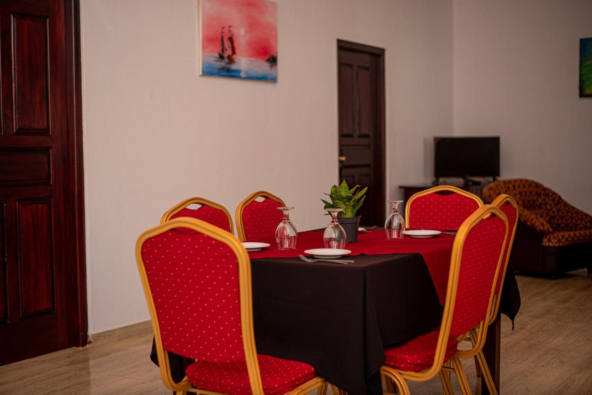 Sundowners Guesthouse هيكادوفا الغرفة الصورة