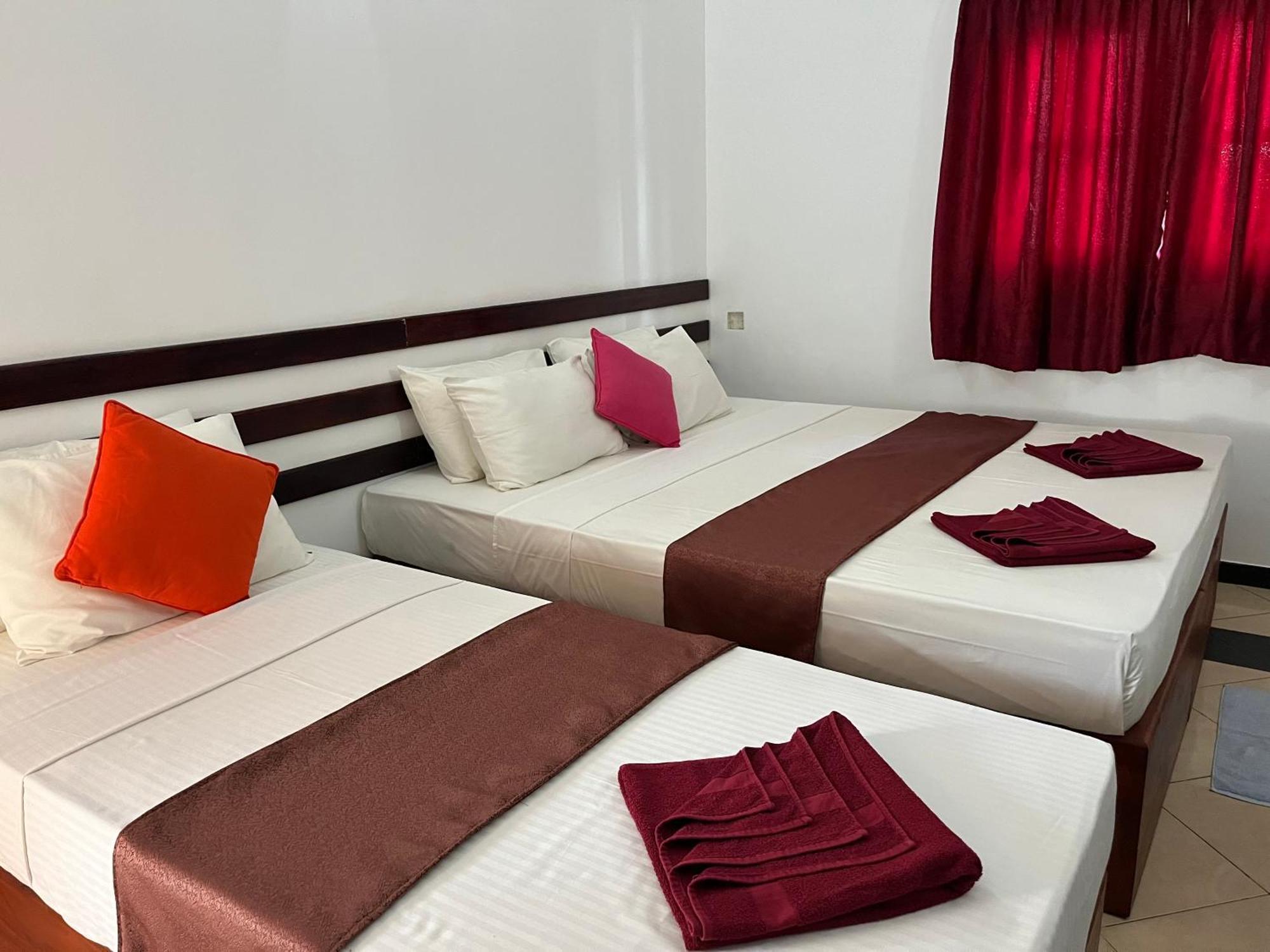 Sundowners Guesthouse هيكادوفا الغرفة الصورة