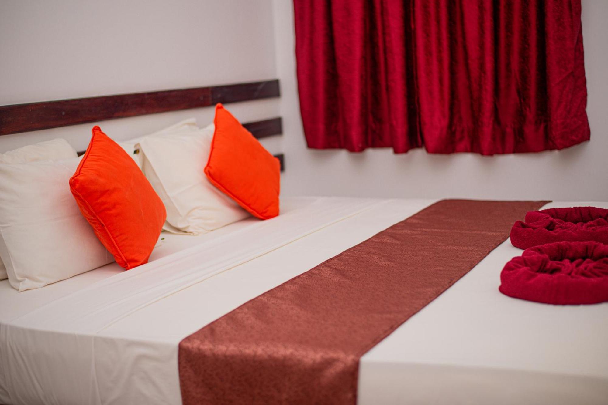 Sundowners Guesthouse هيكادوفا الغرفة الصورة